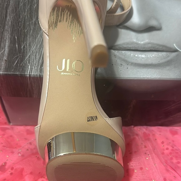 Jennifer Lopez Cream Ankle Strap Heels - Picture 2 of 4